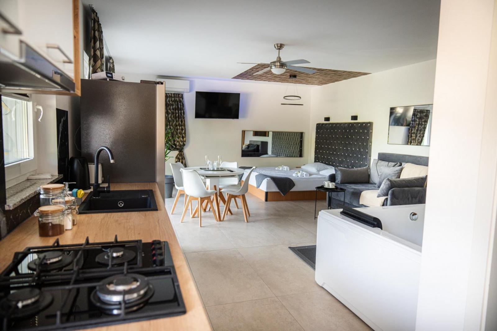 Resort Timaja - Pool, Massage Pool, Sauna Trebnje Екстериор снимка